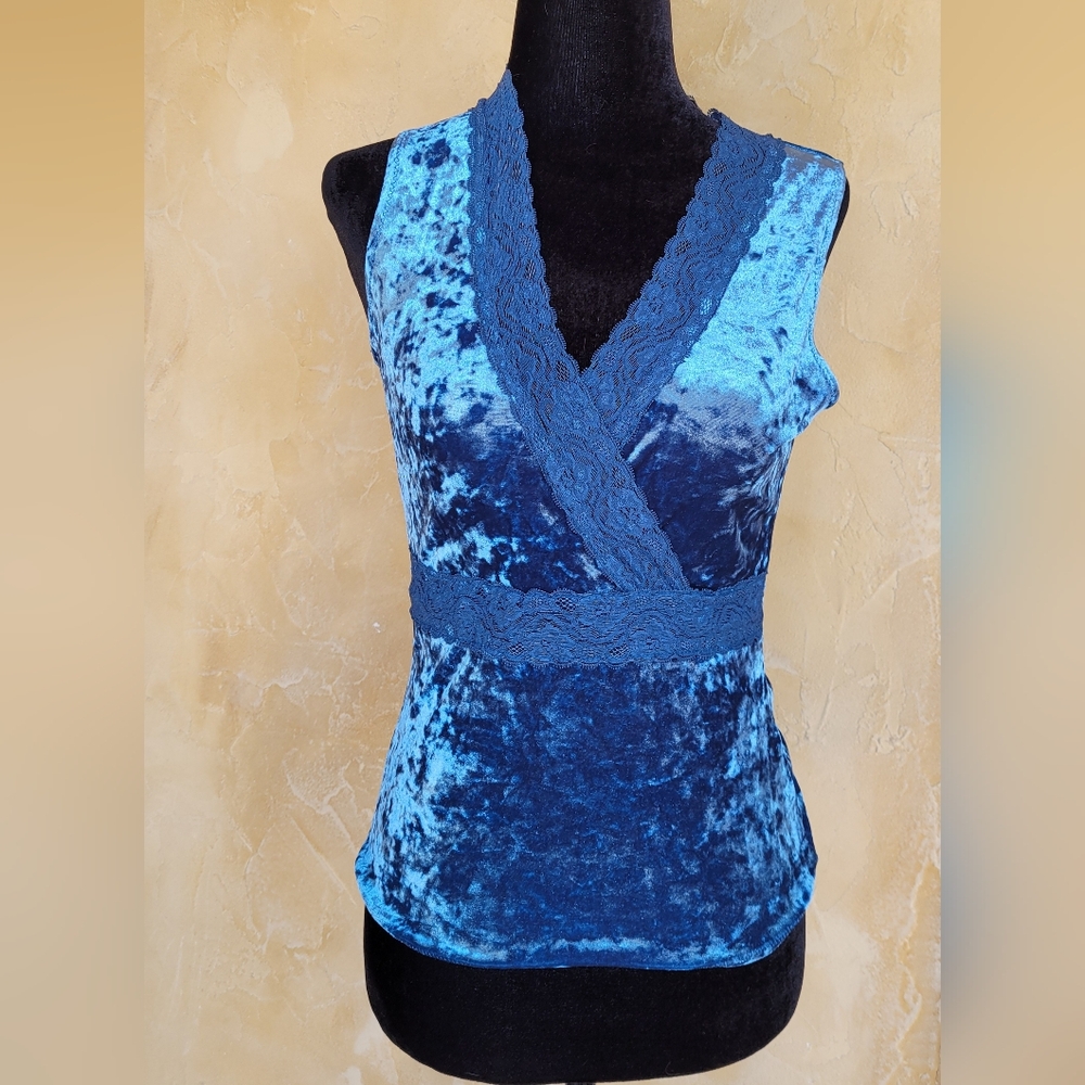 Blue Crush Velvet Lace Trim Tank Top. Body Hugging, Dramatic Cuts. XS. Vintage